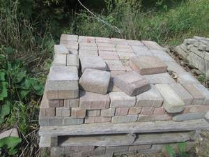 lot 172 image: Pallet of assorted style edgers and...