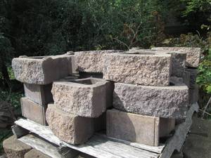 lot 174 image: Pallet of 1215 retaining wall b...