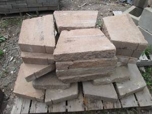 lot 182 image: Pallet of 1710 landscape retain...