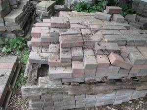 lot 186 image: Pallet of 48 cobble stone style...