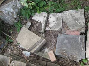 lot 190 image: Pallet of assorted patio pavers. Bu...