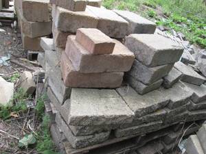 lot 191 image: Pallet of assorted size and style p...
