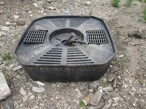 lot 8 image: Landscape water fountain base for u...