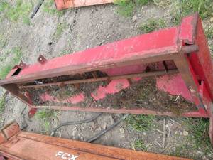 lot 12 image: Red Industrial grade 8ft hydraulic ...