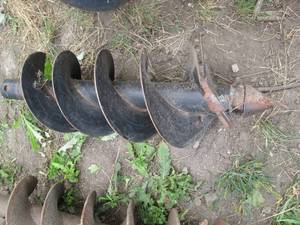lot 29 image: 12 industrial grade Bolt on auger ...