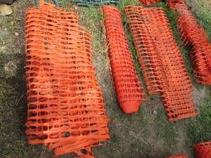 lot 33 image: 5-Rolls of orange snow fencing...