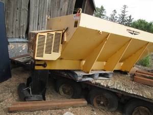 lot 42 image: Industrial grade Swenson spreader