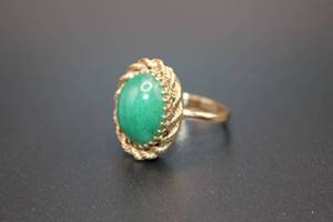 lot 7 image: 14K Gold & Aventurine Ring