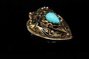 lot 9 image: 14K Gold BroochPendant