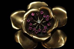 lot 19 image: 14K Gold & Gemstone Flower Brooch