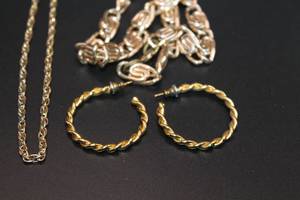 lot 47 image: Gold Tone Costume Jewelry