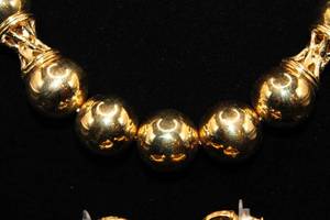 lot 53 image: Monet Gold Costume Necklace & Earrings Set