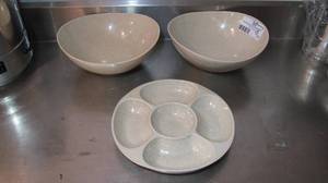 lot 113 image: Red Wing USA Pottery