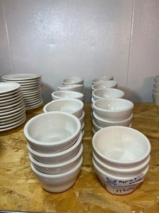 lot 82 image: 39 Delco Atlantic  and Oneida Buffalo Bowls