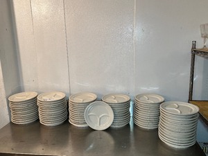 lot 75 image: 78 Homer Laughlin Restaurant Ware 9.5 Divided Plates