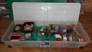 lot 137 image: Large lot of screws