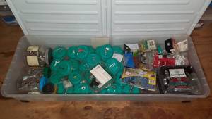 lot 140 image: Large lot of hardware