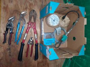 lot 142 image: Wire Cutters, Bolt Cutter, wrench, rope