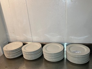 lot 77 image: 48 Homer Laughlin Best Restaurant Ware 12 38 Plates