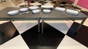lot 104 image: Bugambilia Serving Pieces