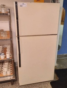 lot 73 image: Kenmore Refrigerator  Freezer