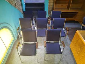 lot 34 image: 8 Guest Chairs
