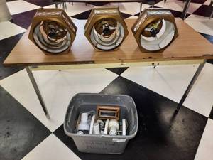 lot 55 image: Light Fixtures