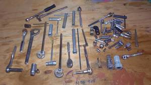 lot 132 image: Ratchets and other tools
