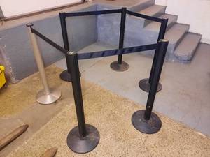 lot 178 image: 6 Retractable Belt Barriers