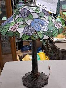 lot 953 image: Tiffany Style Table Lamp