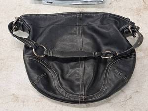 lot 993 image: Coach Womens Over-Shoulder Purse