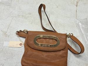 lot 985 image: Michael Kors Womens Leather Over-Shoulder Purse