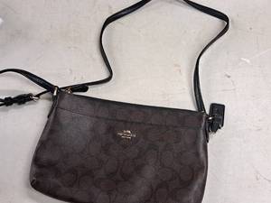 lot 992 image: Coach Womens Purse