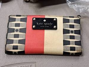 lot 1000 image: Kate Spade Womens Clutch