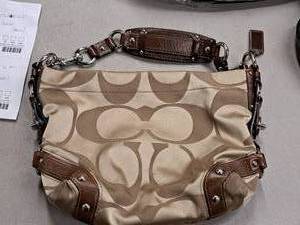 lot 1004 image: Coach Womens Leather Purse
