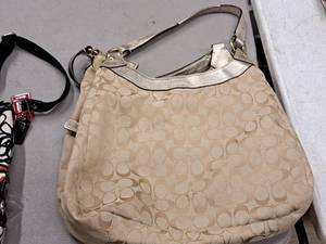 lot 1008 image: Coach Womens Purse