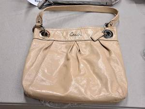 lot 1007 image: Coach Womens Leather Purse