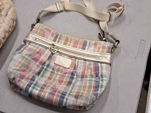 lot 1009 image: Coach Womens Leather Trimmed Purse