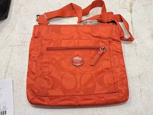 lot 1011 image: Coach Womens Purse