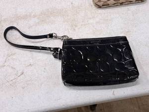 lot 1016 image: Coach Womens Purse