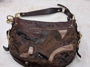lot 1013 image: Coach Womens Purse
