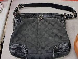 lot 1025 image: Coach Womens Leather Trimmed Purse