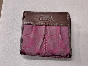 lot 1022 image: Coach Womens Wallet