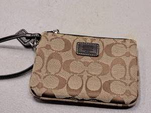 lot 1017 image: Coach Womens Purse