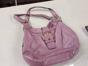 lot 1031 image: Coach Womens Leather Purse