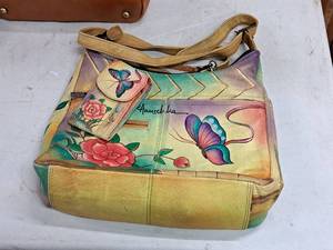 lot 1050 image: Anuschka Womens Leather Purse