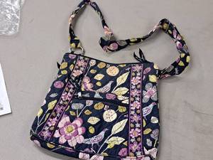 lot 1042 image: Vera Bradley Womens Purse