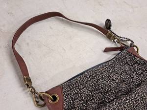 lot 1062 image: The Sak Womens Purse