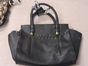 lot 1090 image: Danielle Nicole Womens Purse