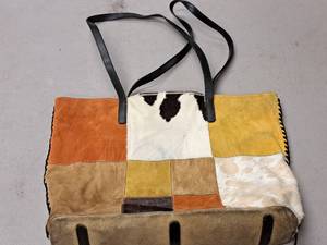 lot 1086 image: Johnny Farah Womens Bag